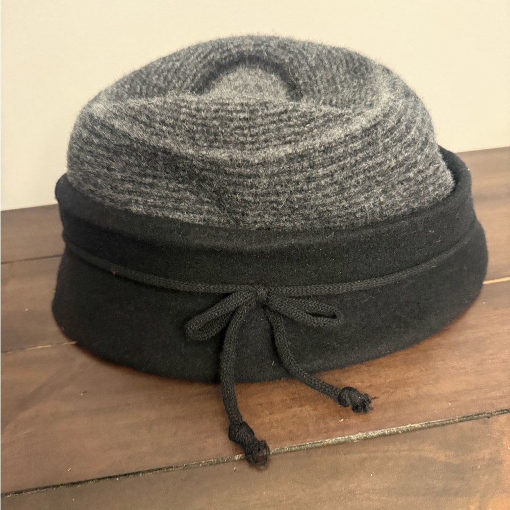 Santacana Madrid Two-Tone Gray and Black Women’s Wool Hat
